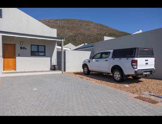 2 BEDROOM FREESTANDING TO LET IN CAPRI